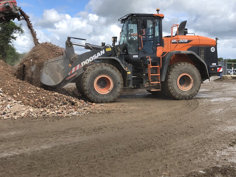 Elliotts Purchases New Doosan Excavator & Wheel Loader